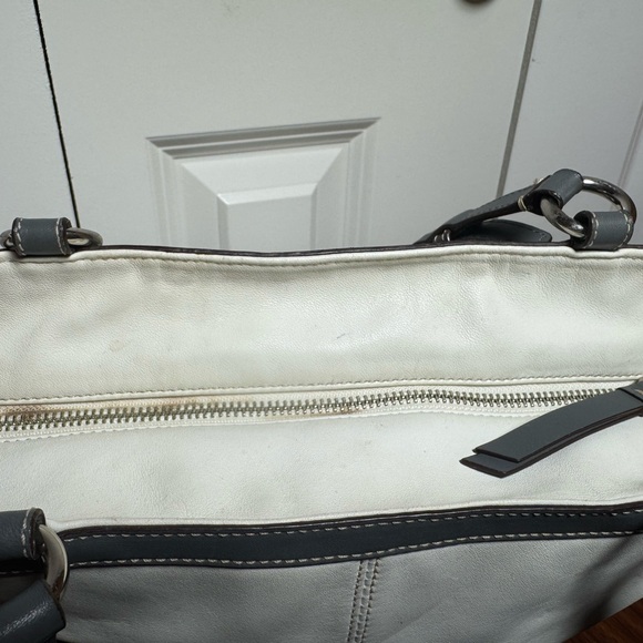 Coach F13759 White Leather Shoulder Bag Purple Lining Silver Hardware - Picture 12 of 16